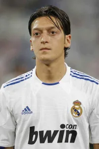 Özil01
