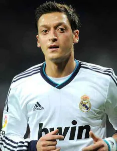 Özil02