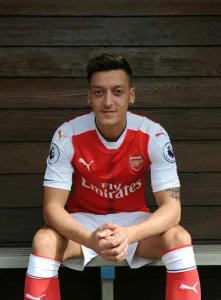 Özil03