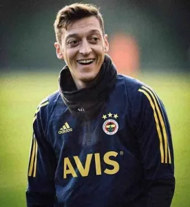 Özil05