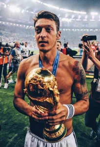 Özil08