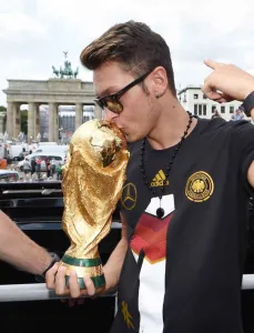 Özil09