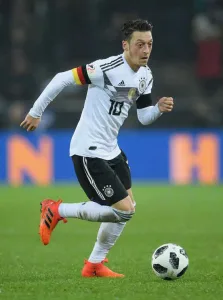 Özil12