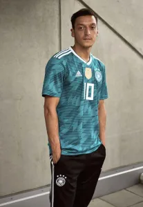 Özil17