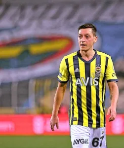 Özil19